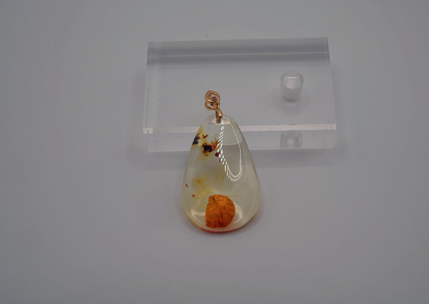 Natural Flower Amber Pendant - Botanical Resin Jewelry  Organic Elegance