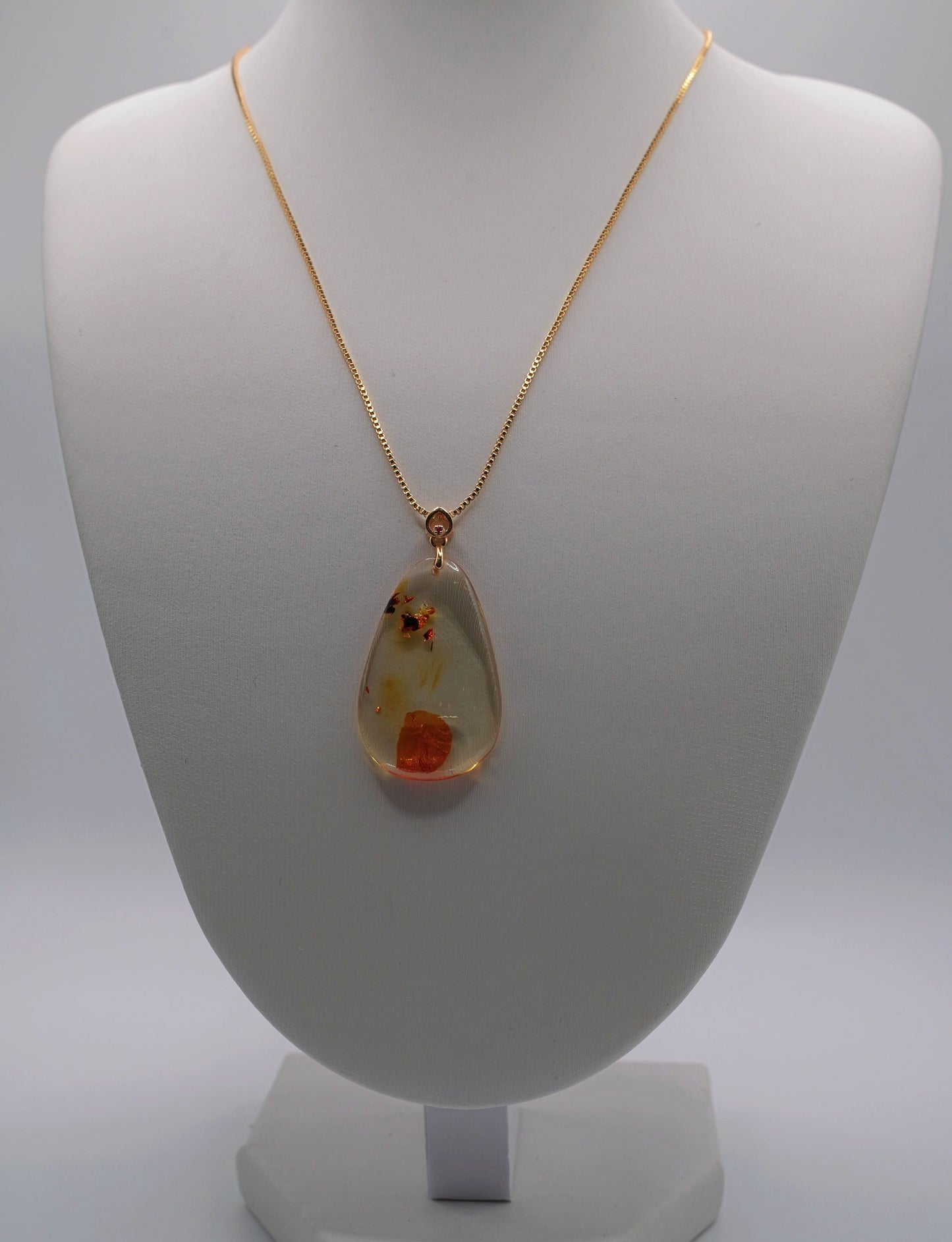 Natural Flower Amber Pendant - Botanical Resin Jewelry  Organic Elegance