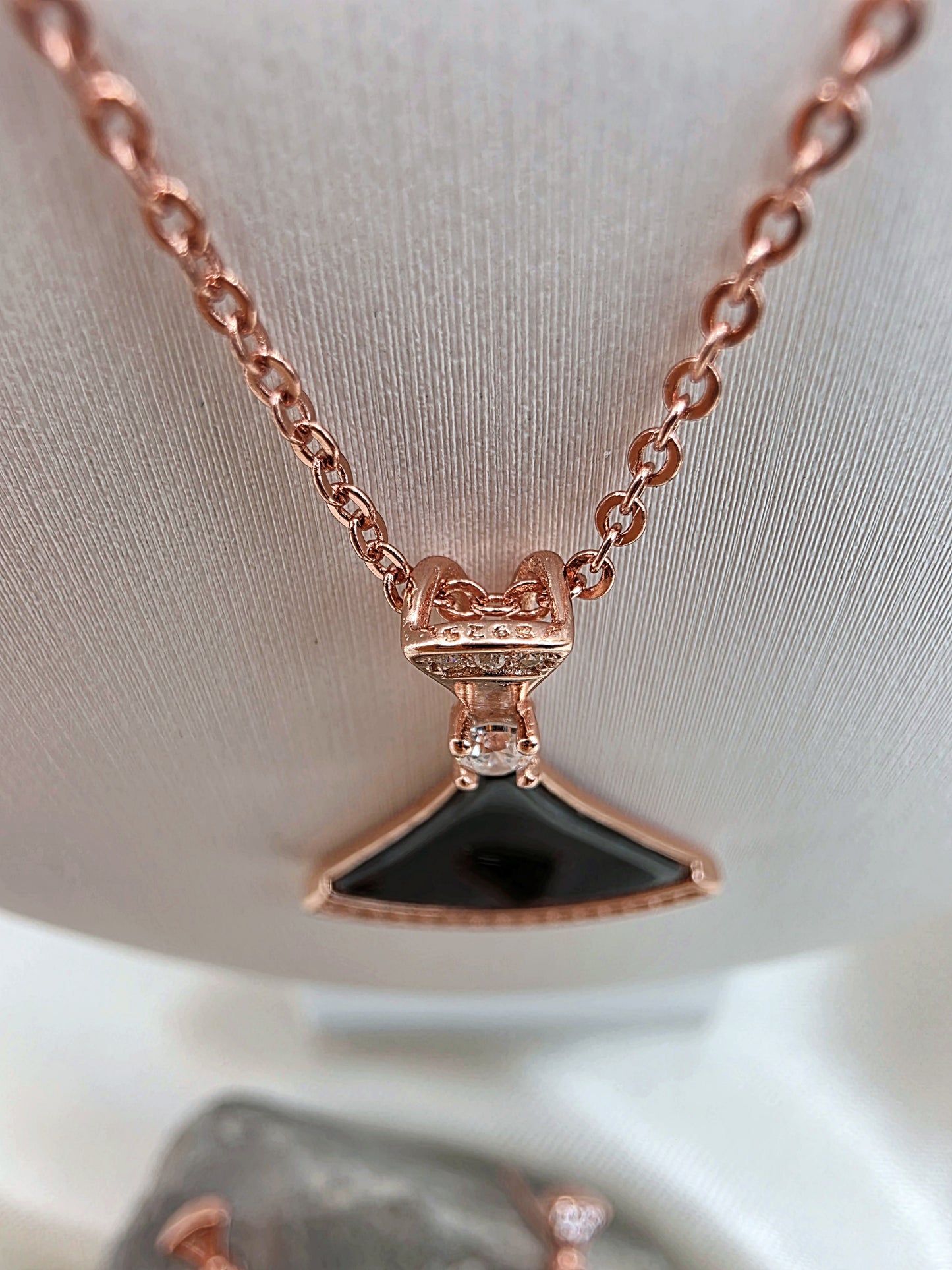 Fan-Shaped Black & Rose Gold Jewelry Set - Necklace & Earrings  Modern Elegance