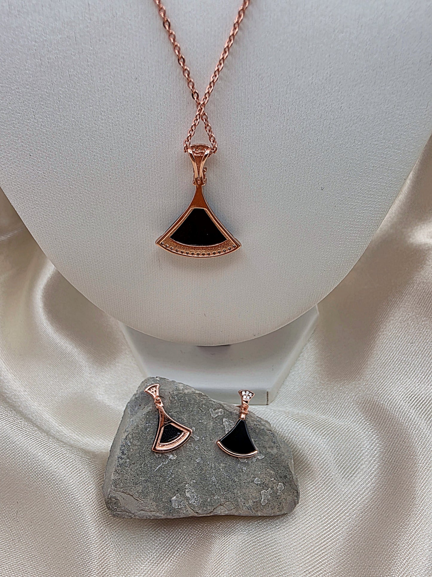 Fan-Shaped Black & Rose Gold Jewelry Set - Necklace & Earrings  Modern Elegance