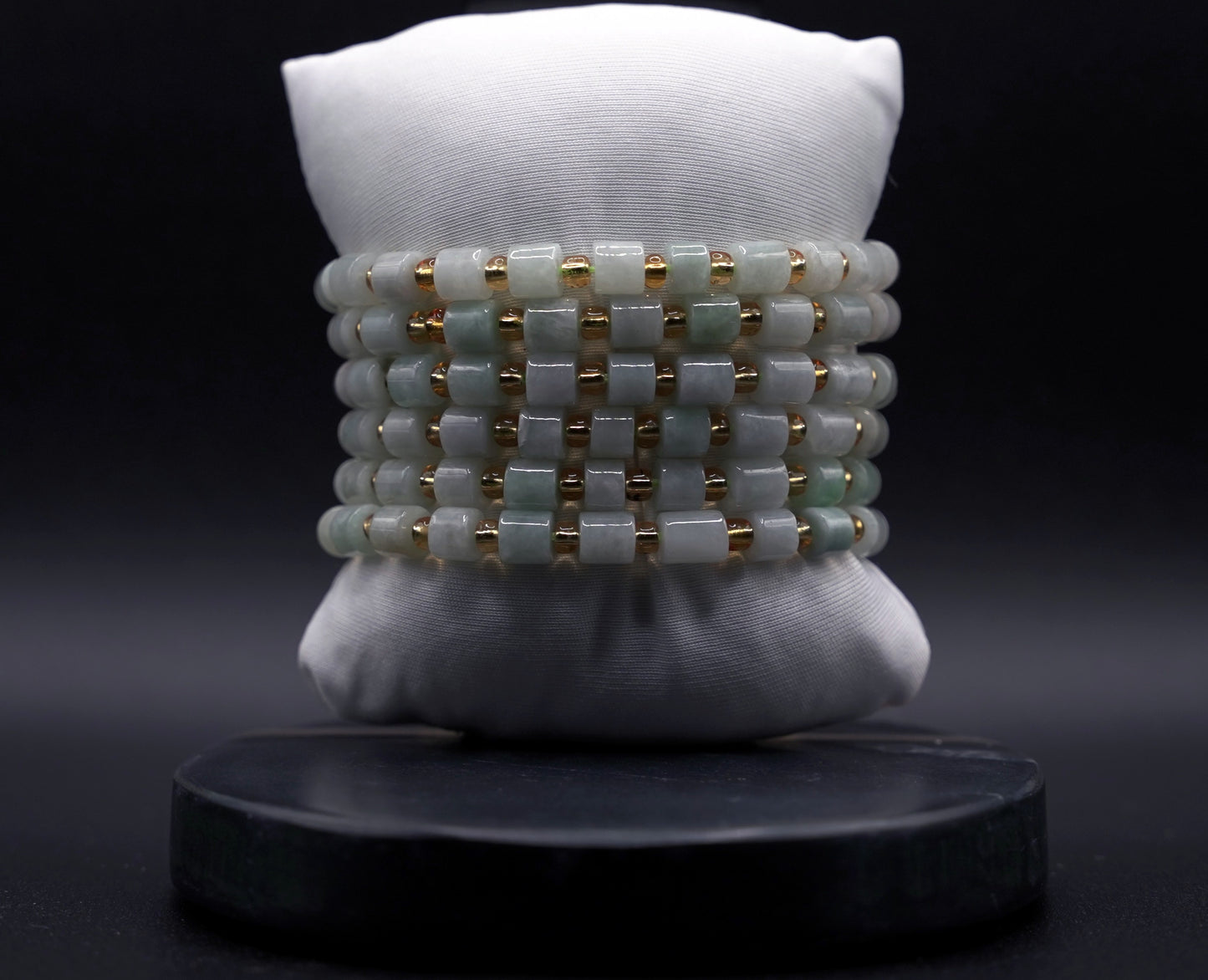 Five-Strand Jade & Gold Bracelet Stack – Natural Harmony in Luxurious Layers