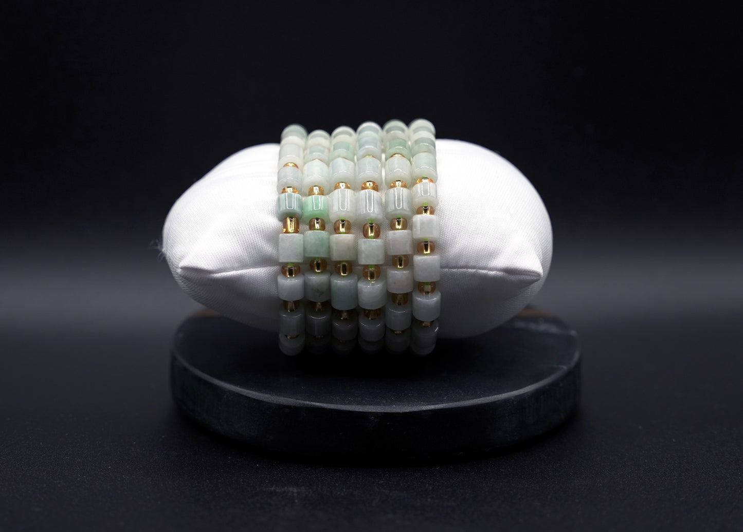 Five-Strand Jade & Gold Bracelet Stack – Natural Harmony in Luxurious Layers