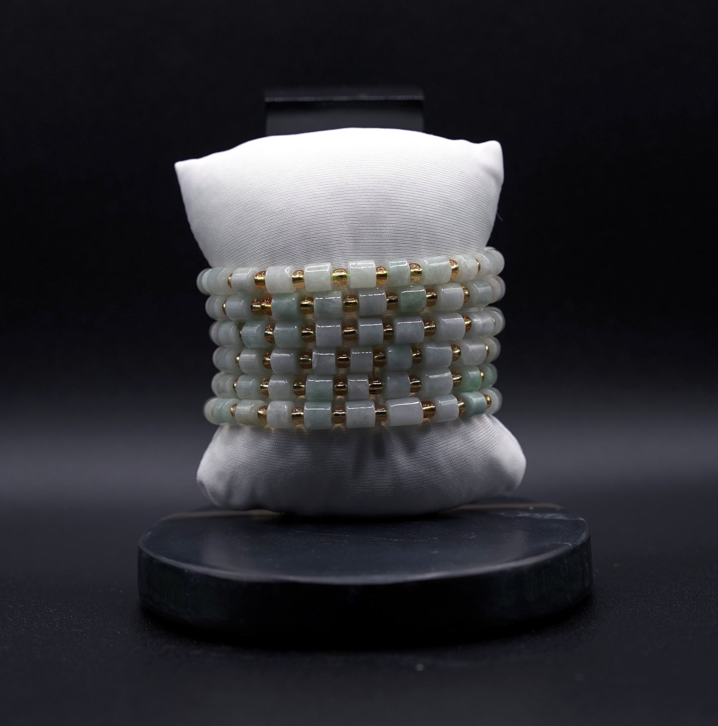Five-Strand Jade & Gold Bracelet Stack – Natural Harmony in Luxurious Layers