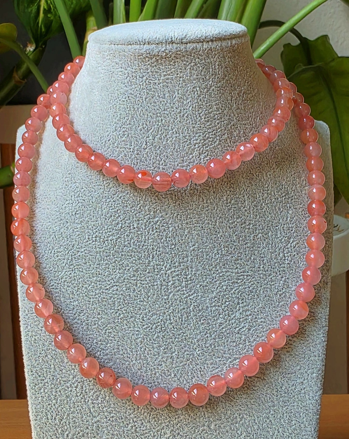 Luminous Icy Nanhong Bead Necklace