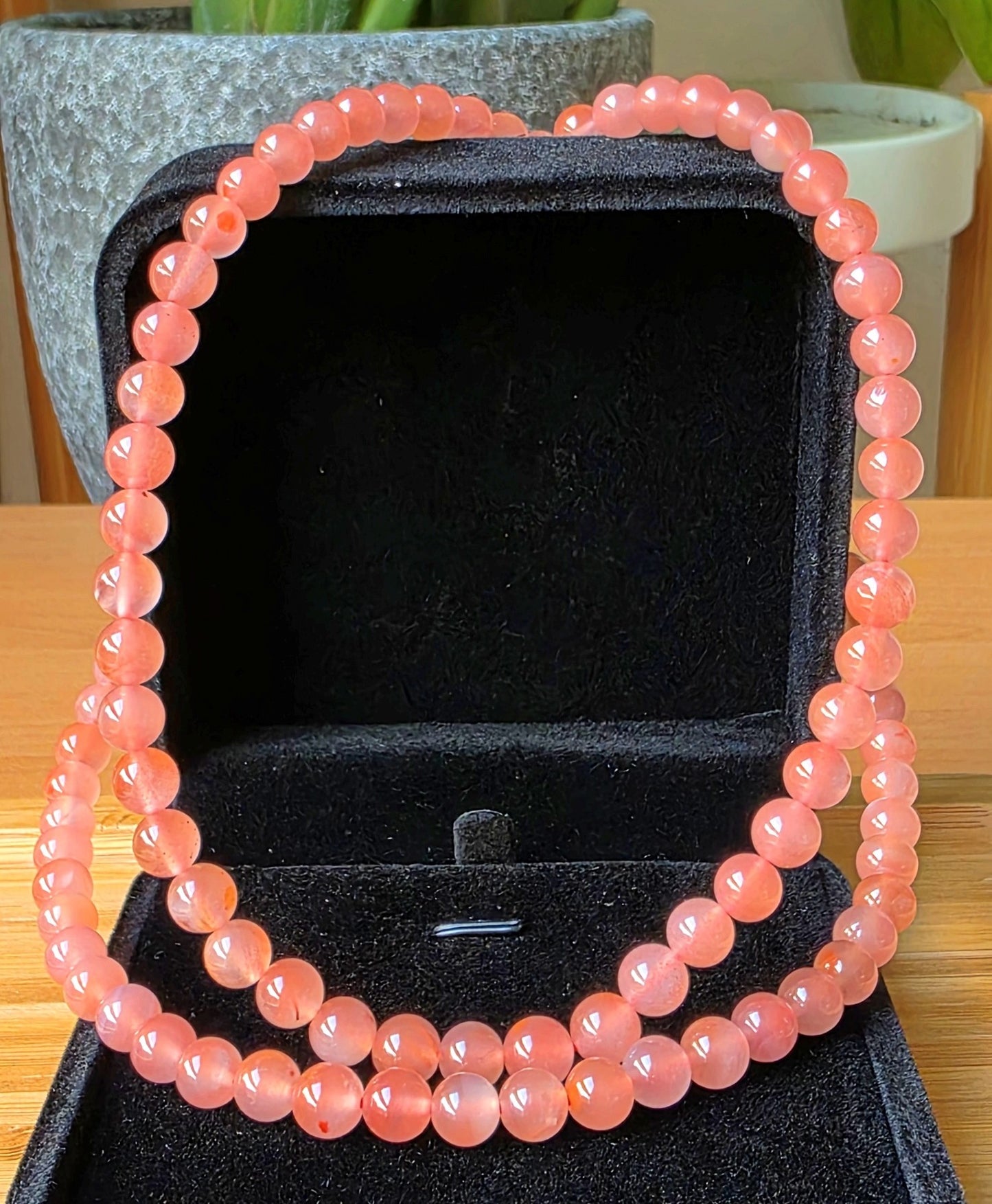 Luminous Icy Nanhong Bead Necklace